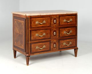 Cassettiera antica restaurata e lucidata a gommalacca