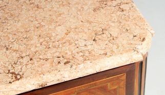 Cassettiera con piano in marmo