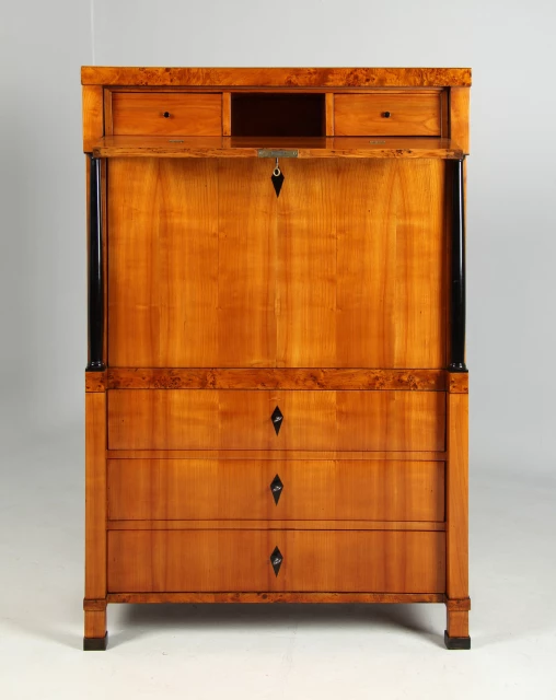 Antico segretario Biedermeier, 1820 circa, ciliegio, gommalacca lucidata a mano - Baviera
Ciliegio
datato: 1822