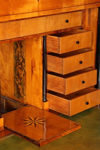 Scomparto segreto segreteria antica