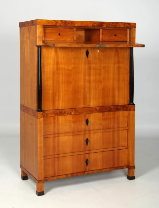 Mobili antichi in ciliegio