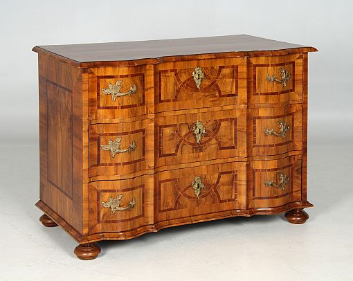 Commode antique, baroque, milieu du 18e siècle, noyer, marqueterie - Sud de lAllemagne
Noyer, prunier
vers 1760