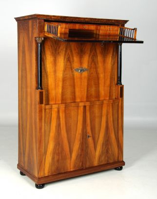 Antiker Biedermeier Sekretär mit Geheimfach, Nussbaum, Kirsche, um 1830