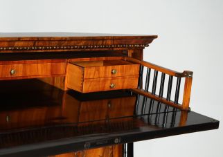 Antiker Biedermeier Sekretär mit Geheimfach, Nussbaum, Kirsche, um 1830