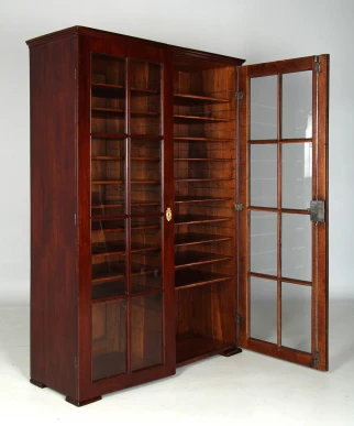 Antiker Mahagoni Sammlungsschrank Vitrinenschrank
