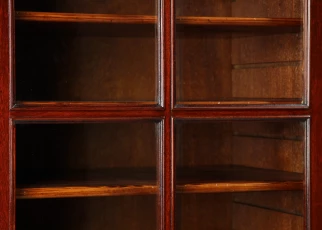 Antiker Mahagoni Sammlungsschrank Vitrinenschrank