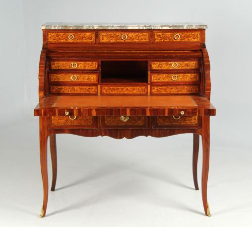 Antico scrittoio da donna, bureau a cilindro, Francia, 1770 ca. - Francia
Legno di prugno, olivello spinoso
intorno al 1770