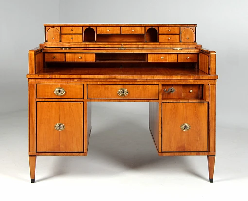 Antiker Biedermeier Schreibtisch, Kirsche, Wien 19. Jahrhundert - Österreich
Kirsche
frühes 19. Jahrhundert
