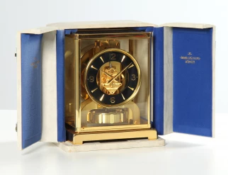 Montre Jaeger LeCoultre Atmos avec cadran noir et boîte d