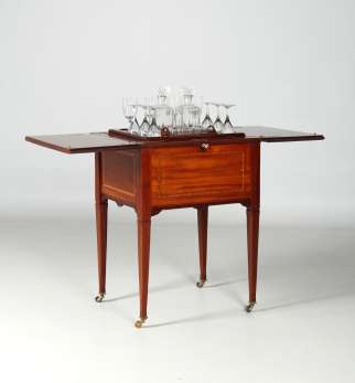 Table avec compartiment bar