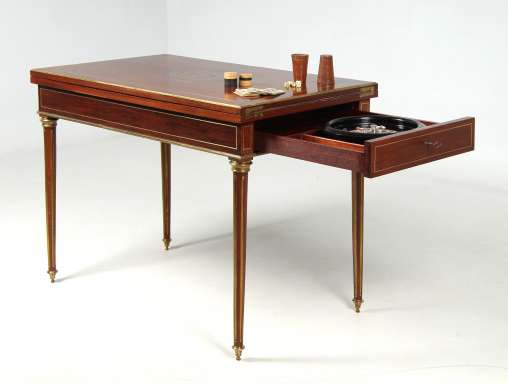 Table de jeu antique, roulette, tric Trac, Louis XVI, vers 1900 - France
Acajou
début du 20e siècle