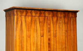 Großer Biedermeier Kleiderschrank Nussbaum um 1830