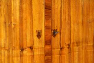 Großer Biedermeier Kleiderschrank Nussbaum um 1830