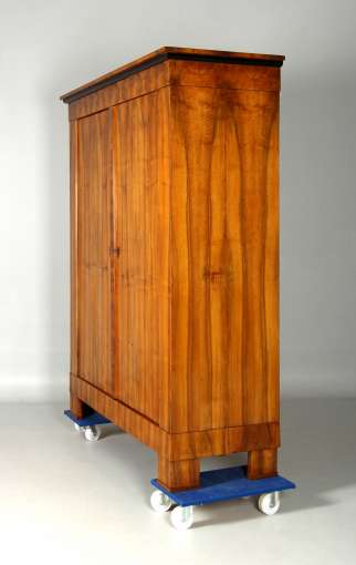 Großer Biedermeier Kleiderschrank Nussbaum um 1820