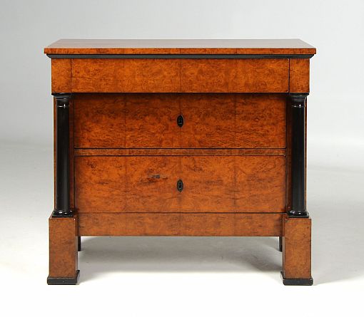 Petite commode antique Biedermeier, colonnes ébonisées, bois clair - Munich
Veines de Frêne
vers 1820