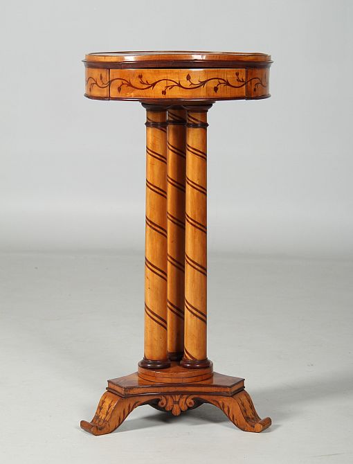 Antiker Beistelltisch, Biedermeier, Marketerie, um 1830 - Italien
Ahorn
um 1830