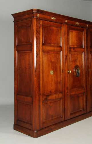 Großer Empire Nussbaum Schrank