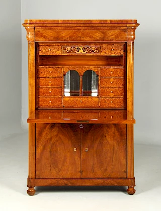 <p>Renania<br />
Nussbaum e altri<br />
Stile Biedermeier, 1835 circa</p> <p>Renania<br />
Nussbaum e altri<br />
Stile Biedermeier, 1835 circa</p>