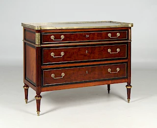 <p>Frankreich<br />
Mahagoni u.a.<br />
um 1785</p> <p>Frankreich<br />
Mahagoni u.a.<br />
um 1785</p>