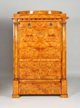 Zwei gleiche antike Biedermeier Schränke um 1825
