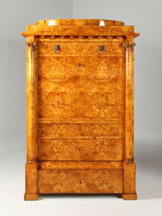 Zwei gleiche antike Biedermeier Schränke um 1825