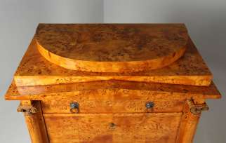 Zwei gleiche antike Biedermeier Schränke um 1825