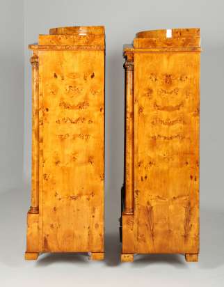 Zwei gleiche antike Biedermeier Schränke um 1825