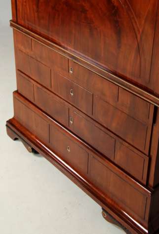 Secrétaire de style Biedermeier en acajou