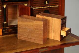 Secrétaire de style Biedermeier avec des compartiments secrets