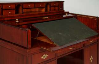 Bureau viennois de style Biedermeier avec des compartiments secrets