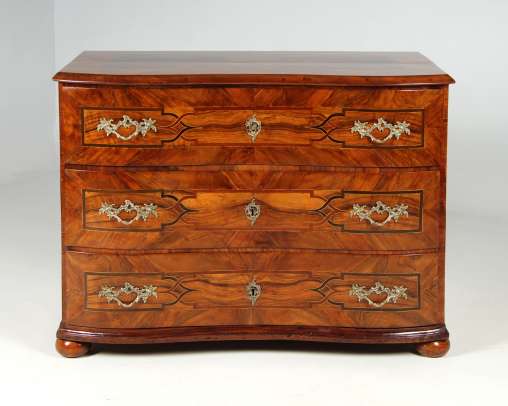 Commode ancienne de Munich, style baroque, vers 1750, en noyer - Sud de lAllemagne (Munich)
Noyer, entre autres
Baroque vers 1750