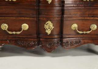 Antike französische Nussbaum Kommode 18. Jahrhundert Louis XV