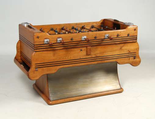 Antiker oder Vintage Kickertisch, gefertigt in Paris um 1950 - Boulogne-Billancourt bei Paris, Frankreich
Eiche, Metall
1950er Jahre
