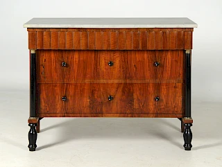 <p>Italien<br />
Nussbaum<br />
um 1830</p> <p>Italien<br />
Nussbaum<br />
um 1830</p>