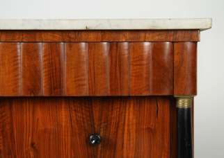 Commode italienne de style néoclassique Empire-Biedermeier en noyer, vers 1830