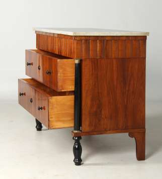 Commode italienne de style néoclassique Empire-Biedermeier en noyer, vers 1830