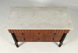 Commode en marbre de Carrare