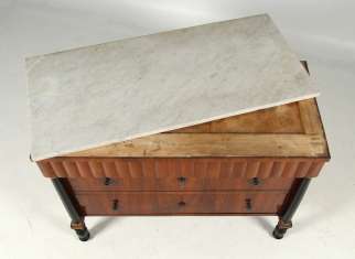 Commode en marbre de Carrare