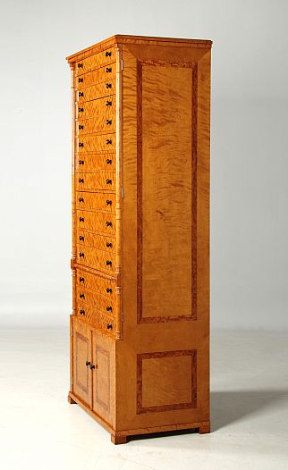 Armoire en bouleau à tiroirs
