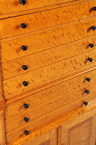 Armoire en bouleau à tiroirs